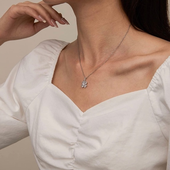 SILVER 18k Plated CZ Clover Chain Necklace - Picture 2 of 3